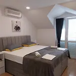 Apartments Rose Loboja